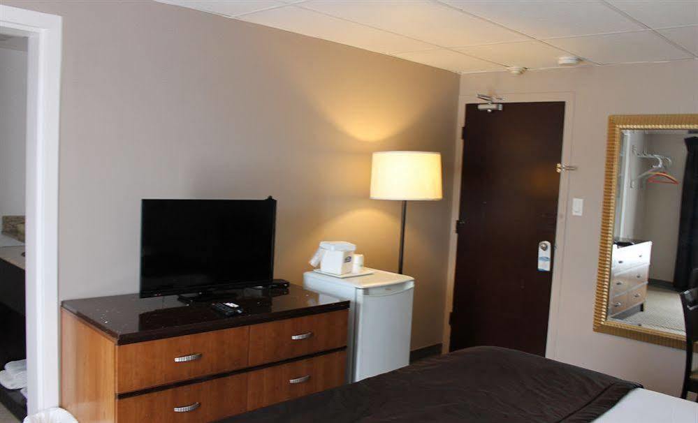 Travelodge By Wyndham Sarnia Ngoại thất bức ảnh